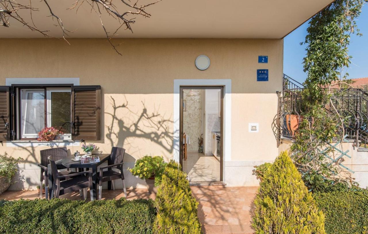 Apartment Complex Orzan Lovrecica Екстер'єр фото