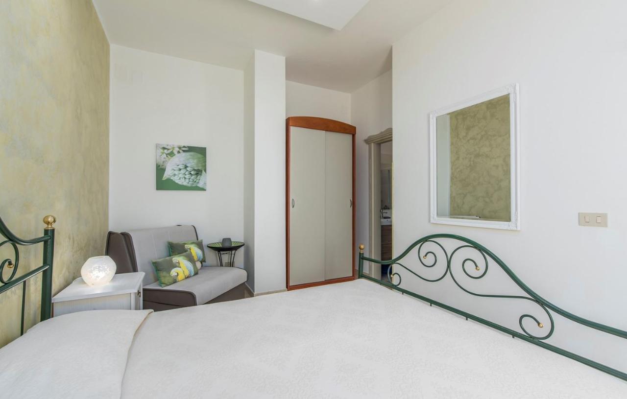 Apartment Complex Orzan Lovrecica Екстер'єр фото