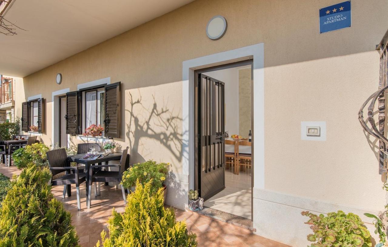Apartment Complex Orzan Lovrecica Екстер'єр фото