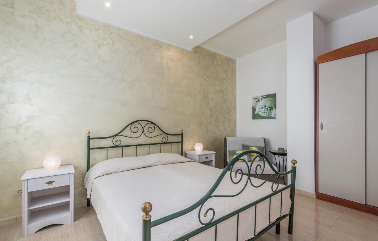 Apartment Complex Orzan Lovrecica Екстер'єр фото
