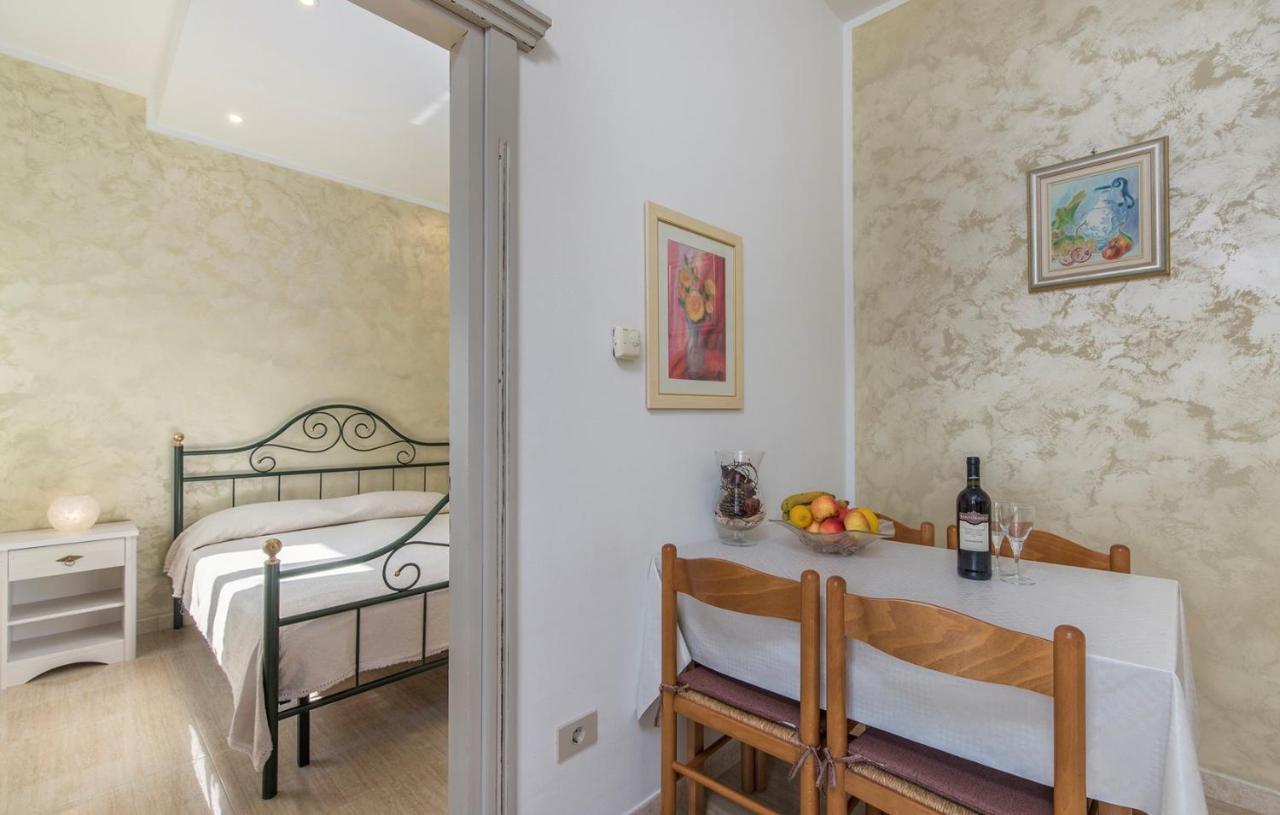Apartment Complex Orzan Lovrecica Екстер'єр фото