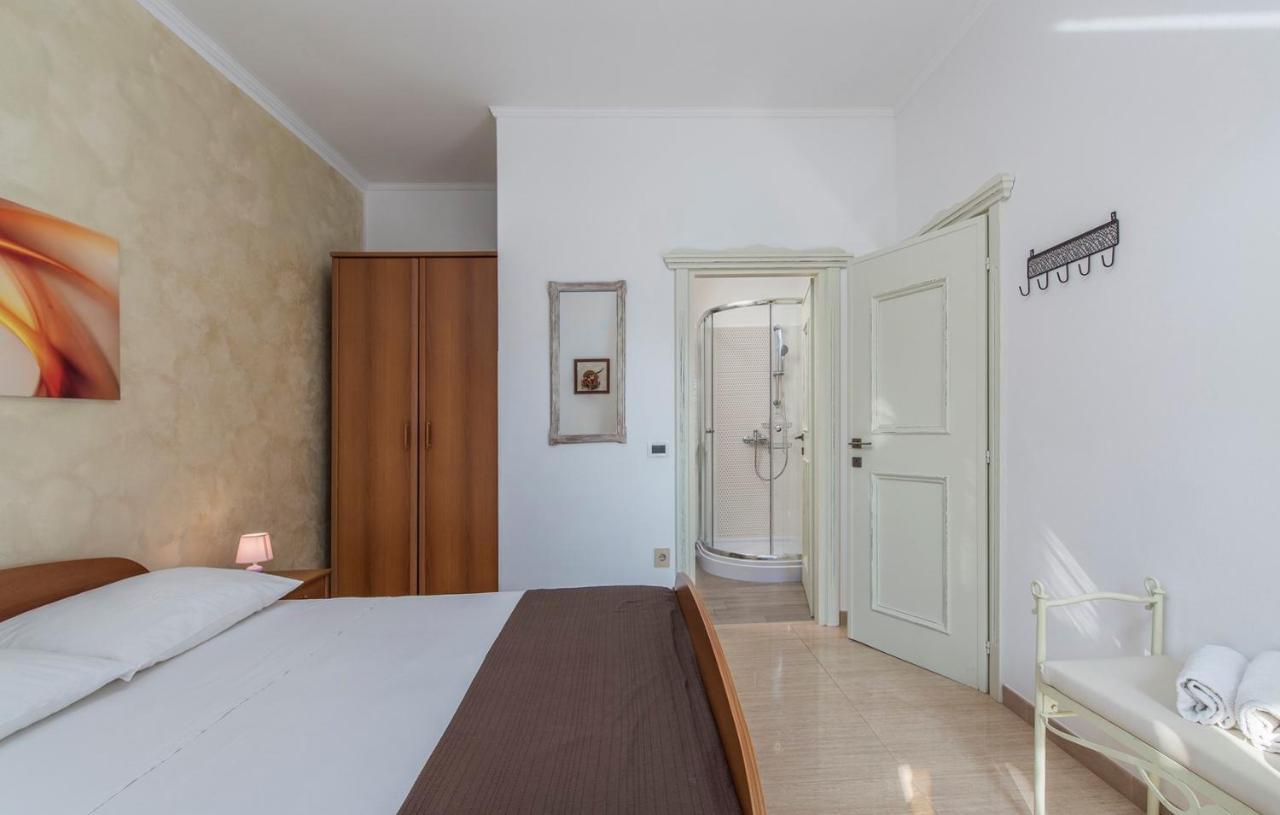 Apartment Complex Orzan Lovrecica Екстер'єр фото