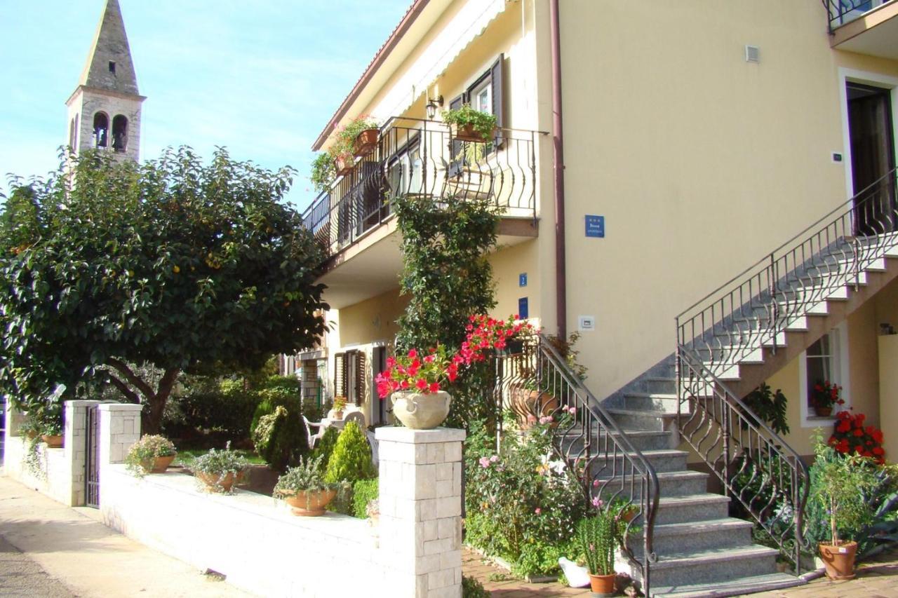 Apartment Complex Orzan Lovrecica Екстер'єр фото